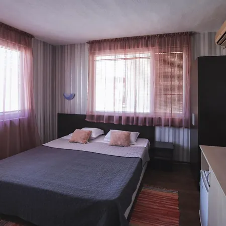 Taligarov Guest house *